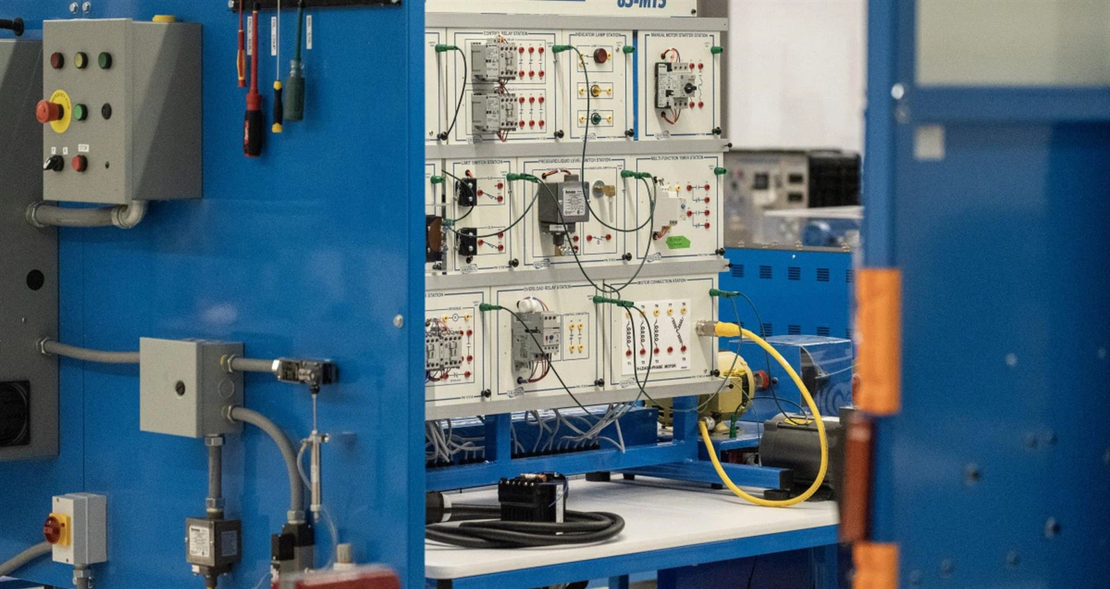 4217e18f411054a935e878965078085a